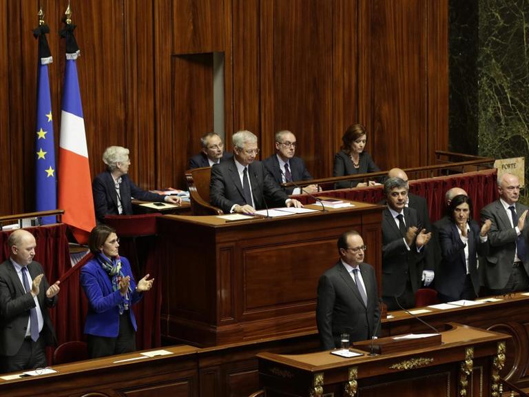 Hollande bei der Sitzung der Nationalversammlung und des Senats