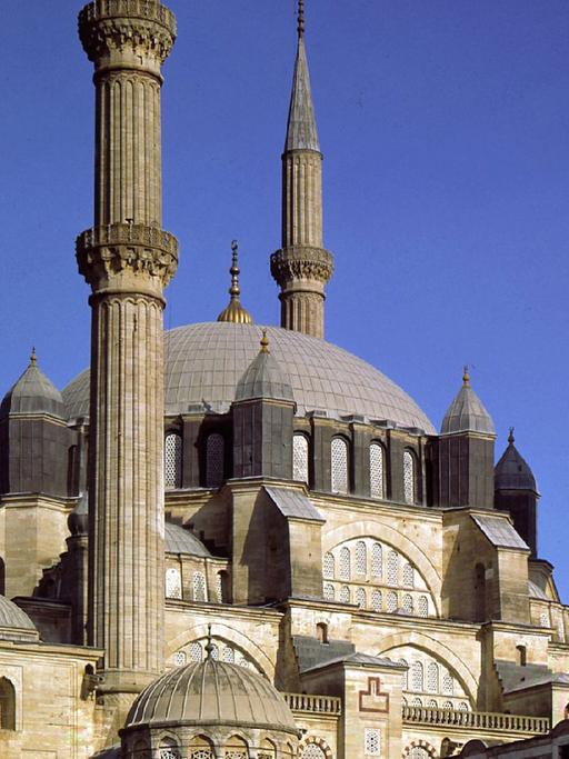 Die große Kaisermoschee von Edirne mit vier Minaretten.