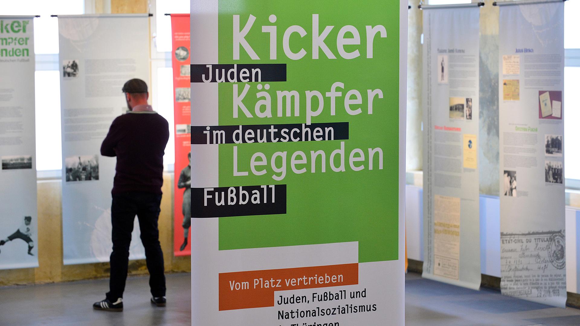 Die Ausstellung "Kicker, Kämpfer, Legenden. Juden im deutschen Fußball" berichtet über einen Teil deutscher Sportgeschichte. Die Ausstellung "Kicker, Kämpfer, Legenden. Juden im deutschen Fußball" berichtet über einen Teil deutscher Sportgeschichte.