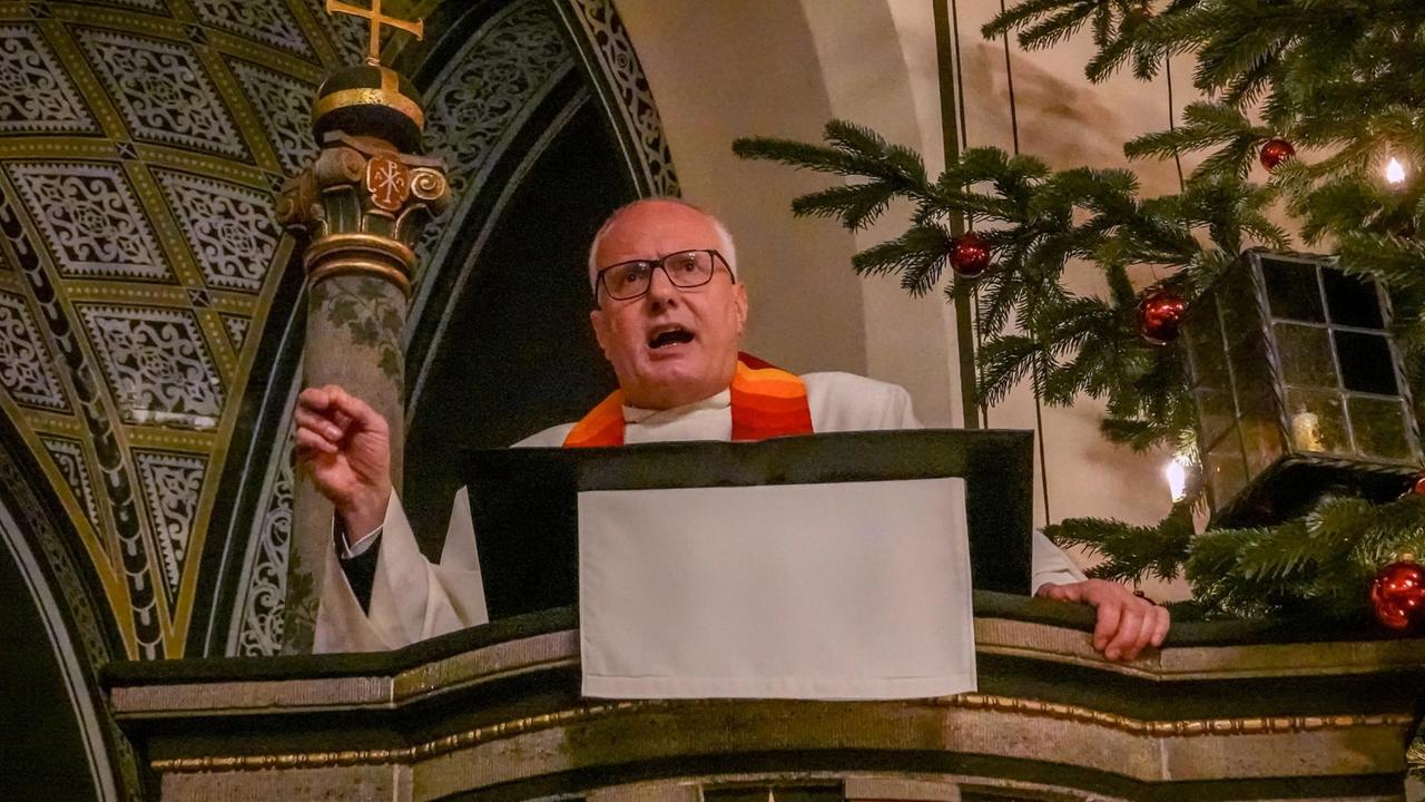 Pastor Steffen Reiche experimentiert mit neuen Formen: "Predigt und Pasta" lautet eine davon Pastor Steffen Reiche experimentiert mit neuen Formen: "Predigt und Pasta" lautet eine davon