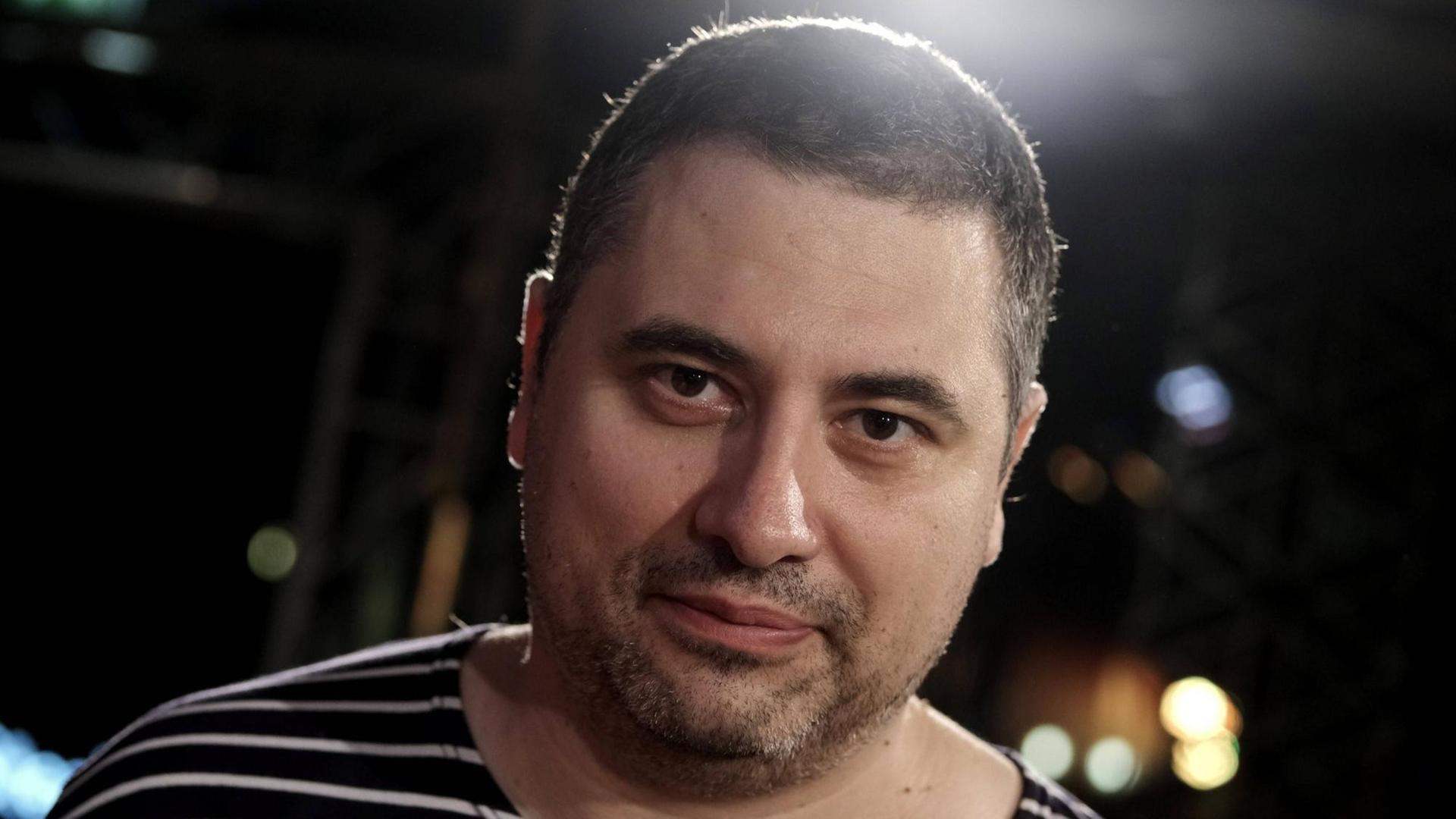 Ein Bild von dem Regisseur Radu Jude. Er hat bei der Berlinale gewonnen. Ein Bild von dem Regisseur Radu Jude. Er hat bei der Berlinale gewonnen.