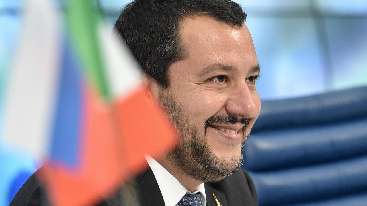 Der italienische Innenminister und Vorsitzende der fremdenfeindlichen Regierungspartei Lega, Matteo Salvini. Der italienische Innenminister und Vorsitzende der fremdenfeindlichen Regierungspartei Lega, Matteo Salvini.