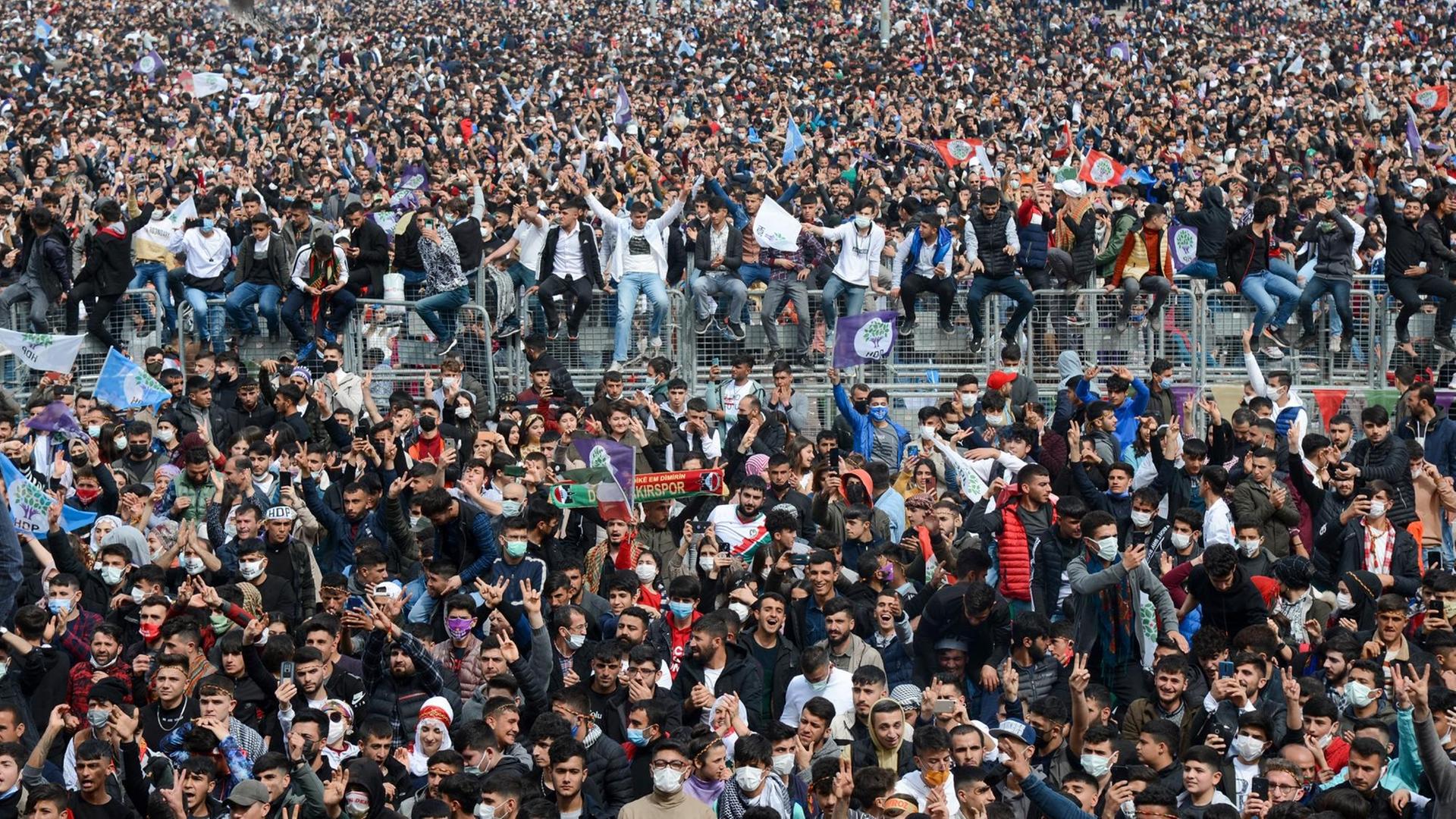 Kundgebung zum Newroz-Fest in Diyarbakir (2021)