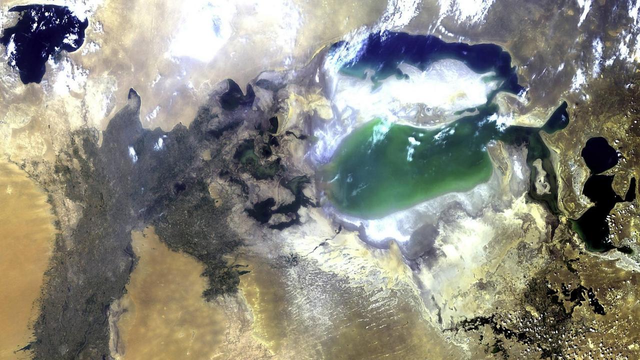 Satellitenaufnahme von Teilen Zentralasiens und des Aralsees im Gebiet von Kasachstan und Usbekistan. Satellitenaufnahme von Teilen Zentralasiens und des Aralsees im Gebiet von Kasachstan und Usbekistan.