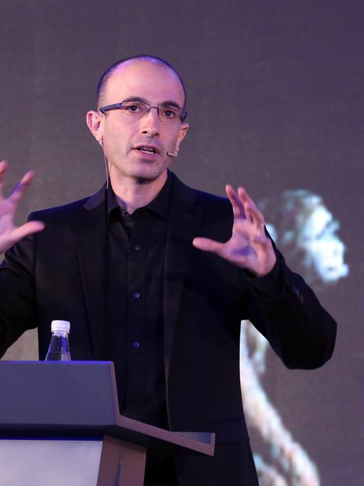 Der israelische Historiker Yuval Harari spricht über Künstliche Intelligenz, aufgenommen in Peking im Jahr 2017
