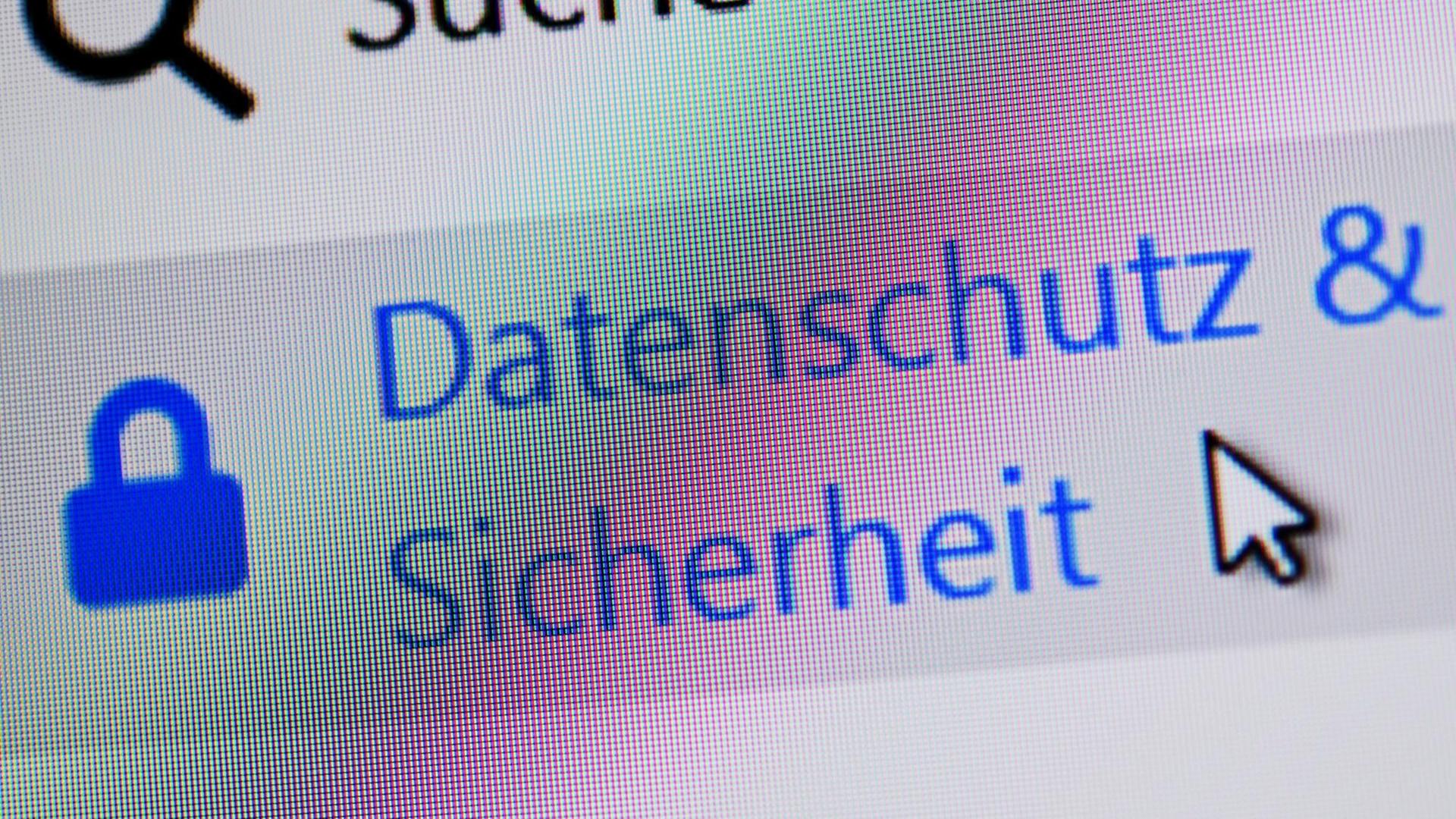 Auf einer Internetseite ist ein Button zum "Datenschutz und Sicherheit" zu sehen (gestellte Aufnahme zum Thema: Datenschutz). Die neue Datenschutzgrundverordnung (DSGVO) tritt mit einer Fülle neuer Vorschriften für den Daten- und Verbraucherschutz offiziell am 25.05.2018 in Kraft. Auf einer Internetseite ist ein Button zum "Datenschutz und Sicherheit" zu sehen (gestellte Aufnahme zum Thema: Datenschutz). Die neue Datenschutzgrundverordnung (DSGVO) tritt mit einer Fülle neuer Vorschriften für den Daten- und Verbraucherschutz offiziell am 25.05.2018 in Kraft.