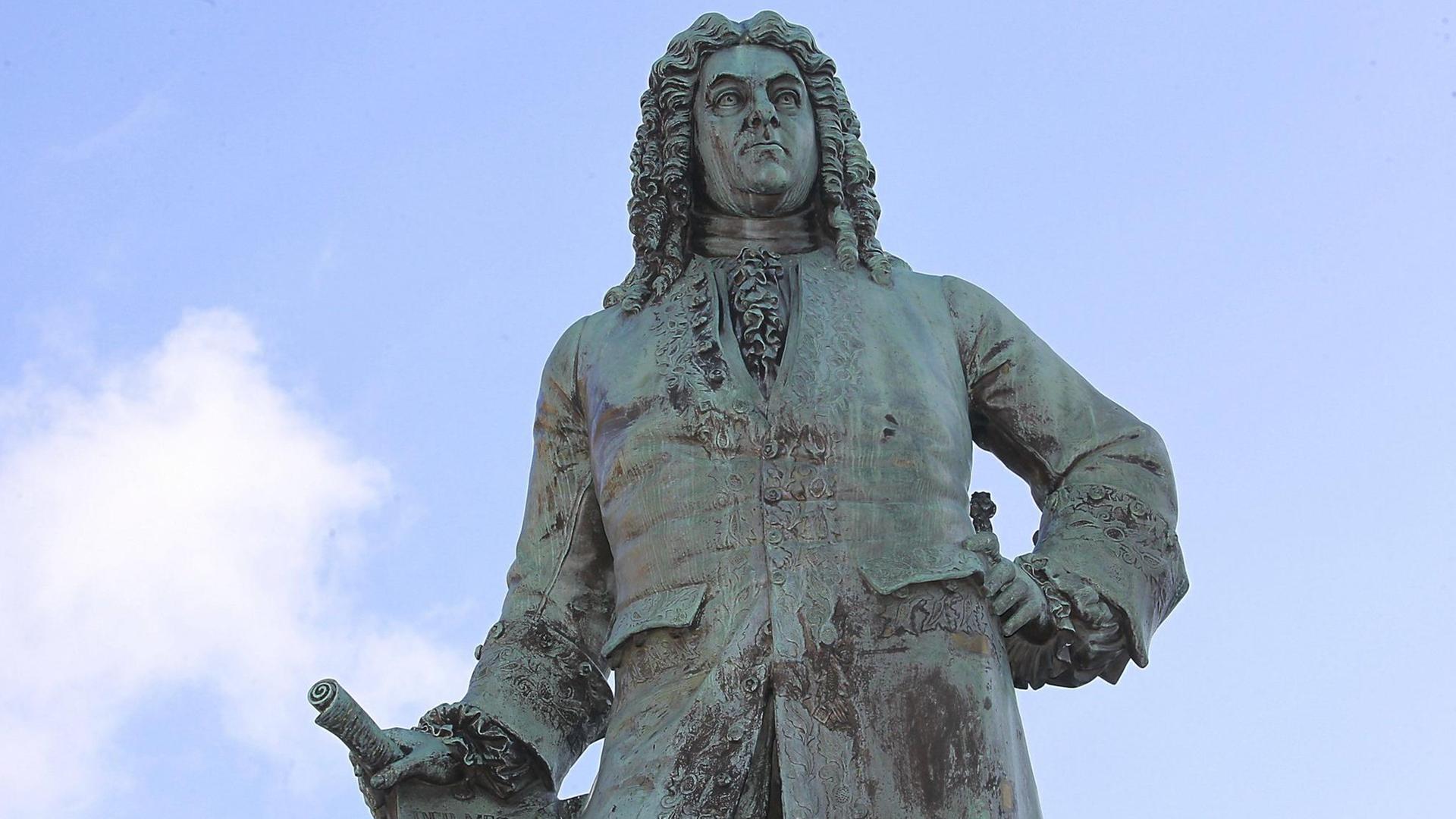 Die Statue des Komponisten Georg Friedrich Händel in Halle an der Saale