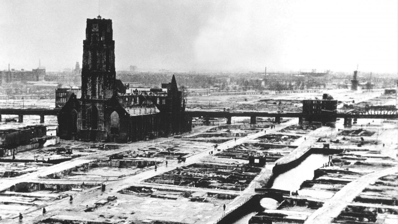 Das zerstörte Rotterdam nach der deutschen Bombardierung im Mai 1940