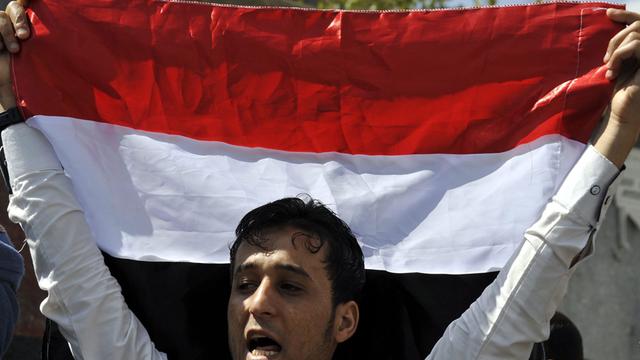 Noch am Freitag demonstrierten Menschen in Sanaa gegen die Huthi-Milizen.