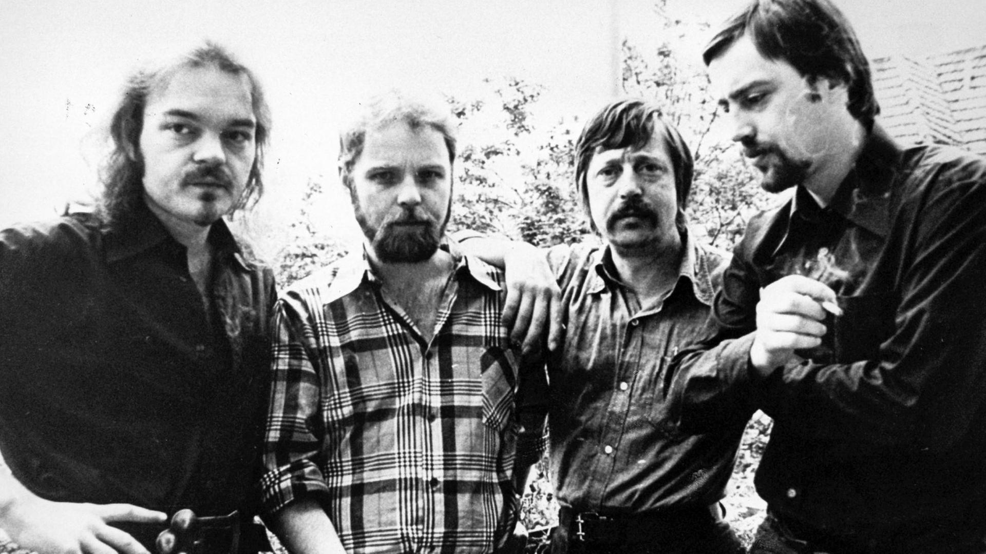 Die Liedermacher Christian Kuhnert, Gerulf Pannach, Wolf Biermann und der Schriftsteller Jürgen Fuchs. Die Liedermacher Christian Kuhnert, Gerulf Pannach, Wolf Biermann und der Schriftsteller Jürgen Fuchs.
