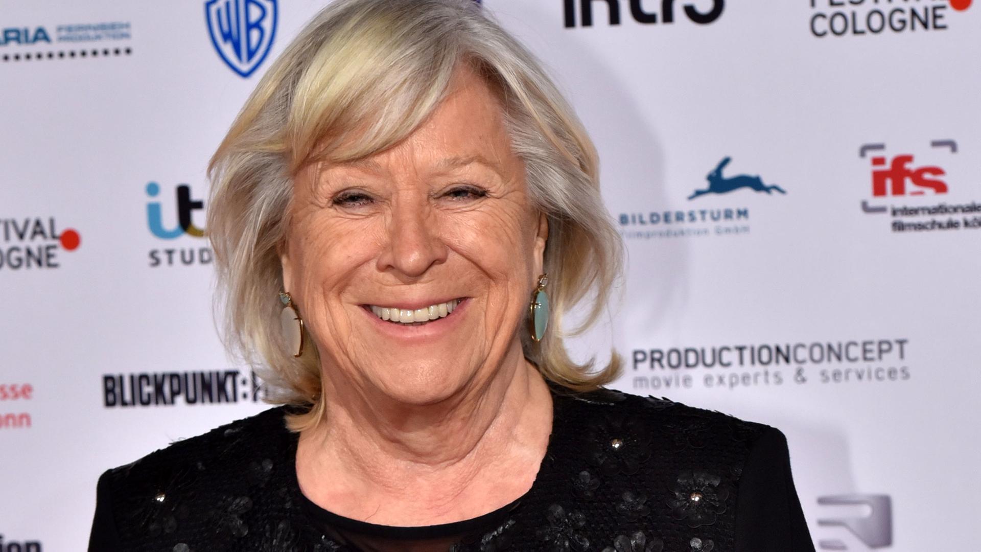 Die Regisseurin Margarethe von Trotta posiert am 14.10.2016 in Köln auf dem roten Teppich beim International Film Award NRW im Rahmen des Film Festival Cologne. Die Regisseurin Margarethe von Trotta posiert am 14.10.2016 in Köln auf dem roten Teppich beim International Film Award NRW im Rahmen des Film Festival Cologne.