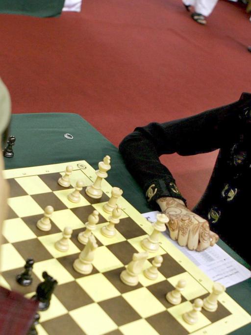 Zwei Spielerinnen bei der "Asian Youth Chess Championships" 2007 in Al-Ain in den Vereinigten Arabischen Emiraten.