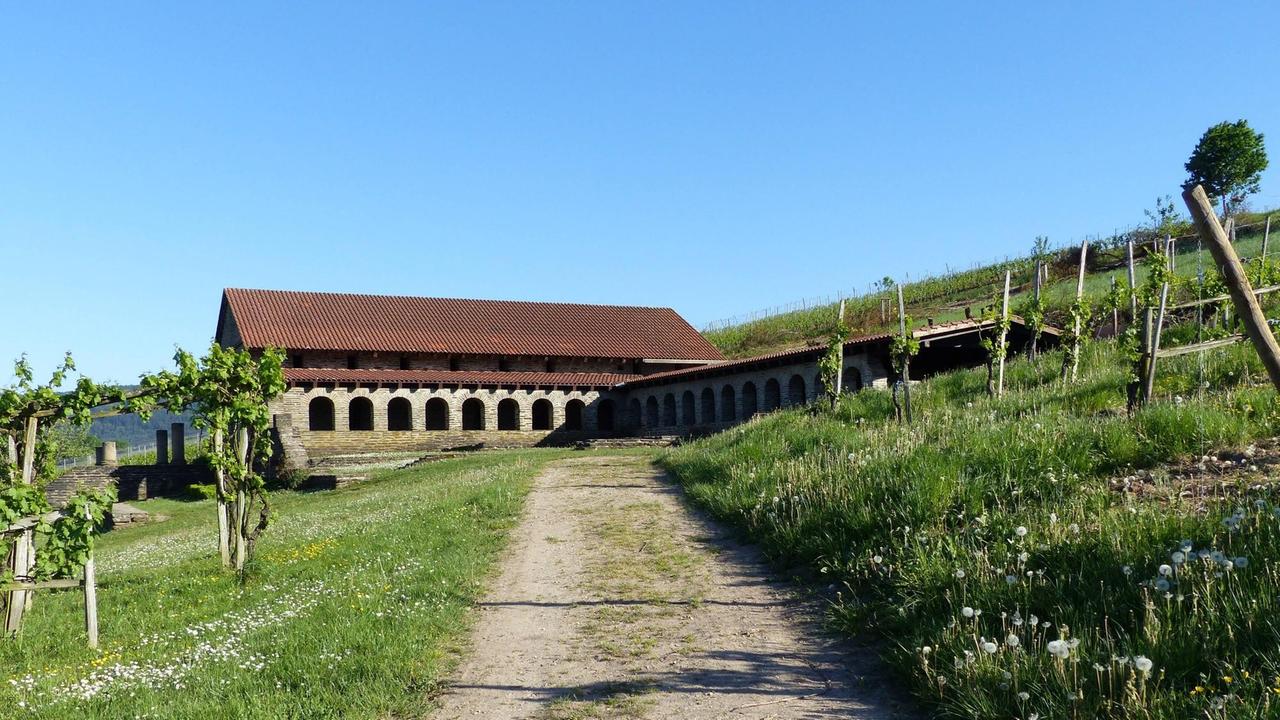 Rekonstruierte Römische Villa in Longuich / Mosel, erbaut im 2. Jahrhundert n. Chr. Rekonstruierte Römische Villa in Longuich / Mosel, erbaut im 2. Jahrhundert n. Chr.