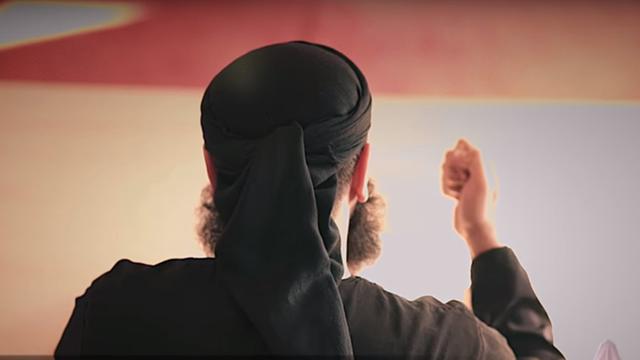 Ahmed Abdelasis A. alias Abu Walaa von hinten bei einer Video-Botschaft.