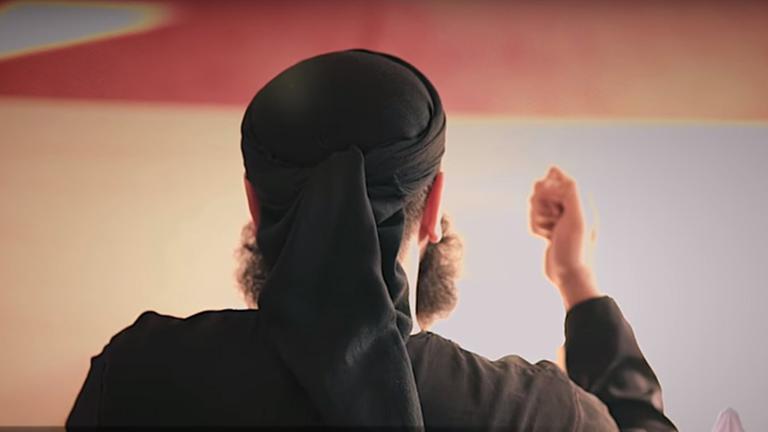 Ahmed Abdelasis A. alias Abu Walaa von hinten bei einer Video-Botschaft.