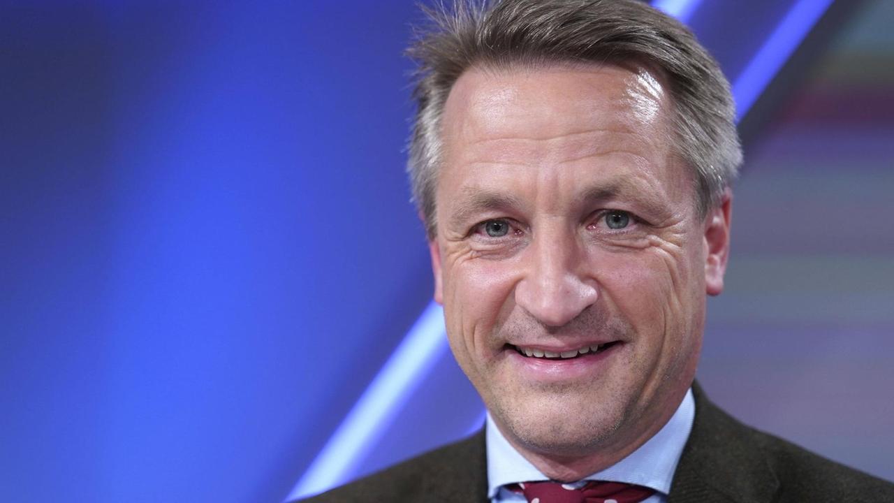 Nikolaus Blome in der ARD-Talkshow maischberger. die woche im WDR Studio BS 3. Köln, 23.10.2019 *** Nikolaus Blome on the ARD talk show maischberger die woche at WDR Studio BS 3 Cologne, 23 10 2019 Nikolaus Blome in der ARD-Talkshow maischberger. die woche im WDR Studio BS 3. Köln, 23.10.2019 *** Nikolaus Blome on the ARD talk show maischberger die woche at WDR Studio BS 3 Cologne, 23 10 2019