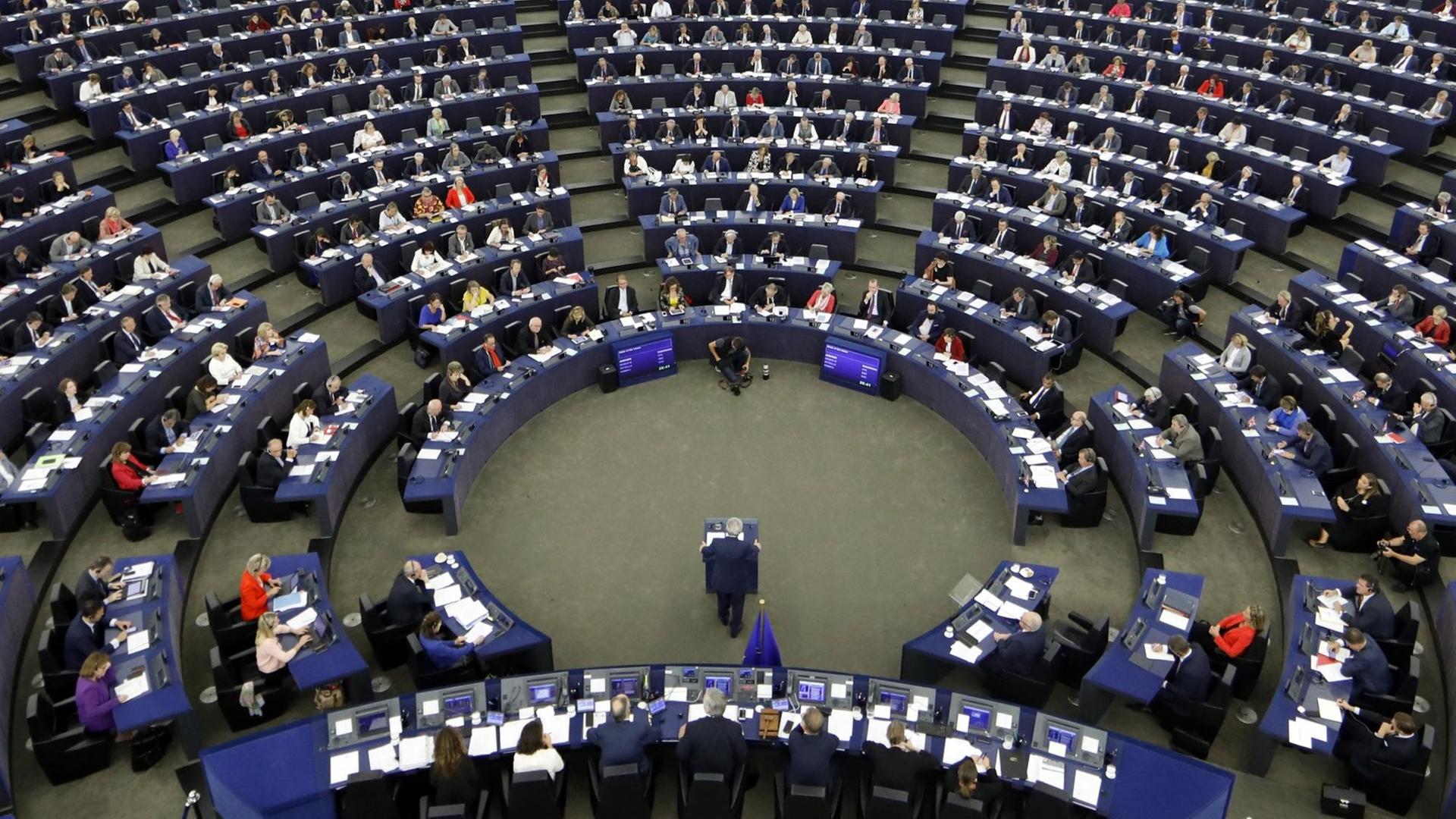 Kommissionspräsident Jean-Claude Juncker spricht am 13.09.2017 im Europaparlament in Straßburg. Kommissionspräsident Jean-Claude Juncker spricht am 13.09.2017 im Europaparlament in Straßburg.