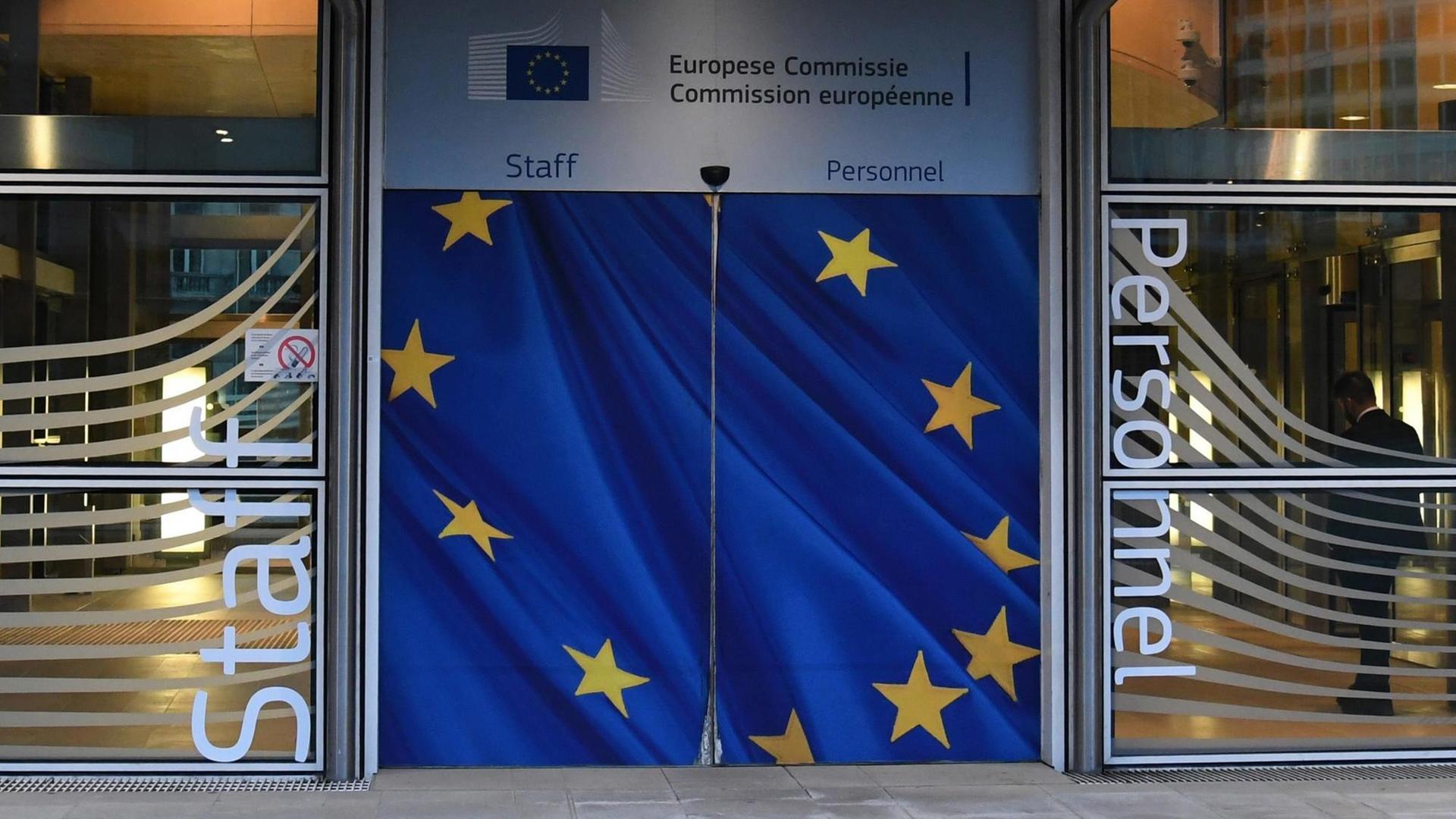 Die Eingangstür zur Europäischen Kommission in Brüssel Die Eingangstür zur Europäischen Kommission in Brüssel