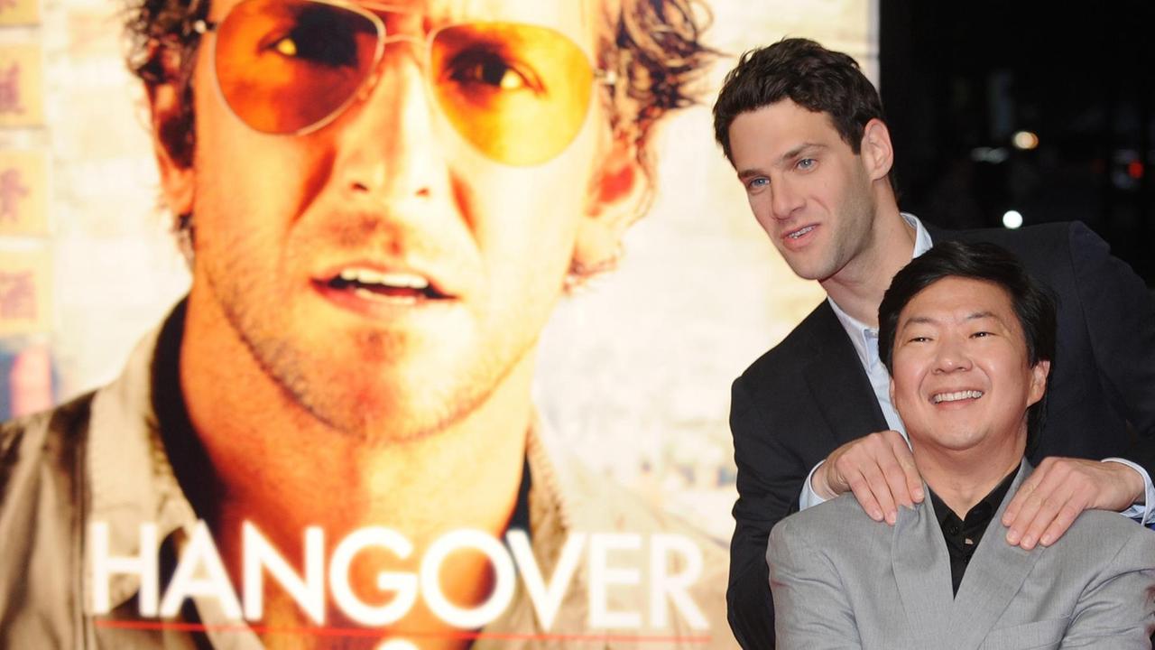 Die Schauspieler Ken Jeong (vorn) und Justin Bartha (beide USA) kommen zur Europapremiere von "Hangover 2"