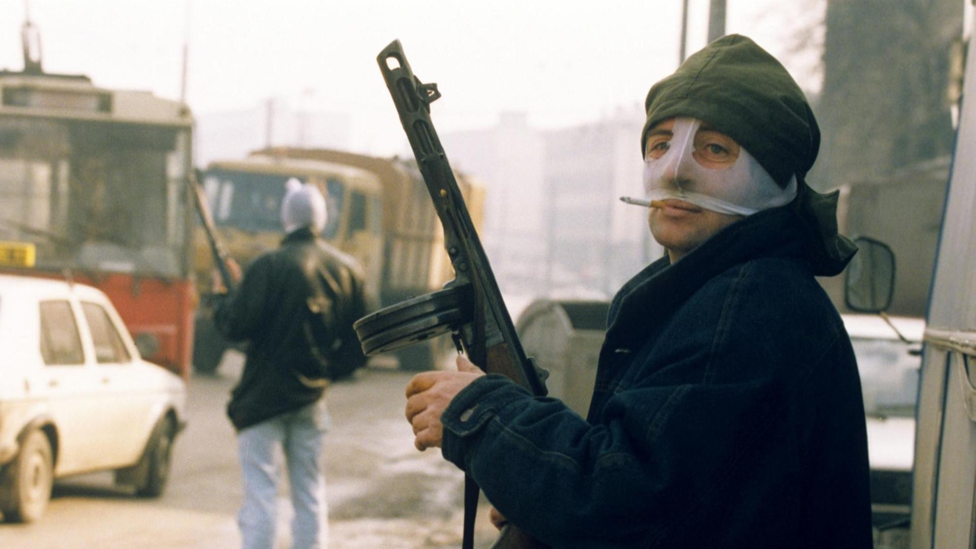 Ein bewaffneter serbischer Kämpfer 1992 in Sarajevo Ein bewaffneter serbischer Kämpfer 1992 in Sarajevo