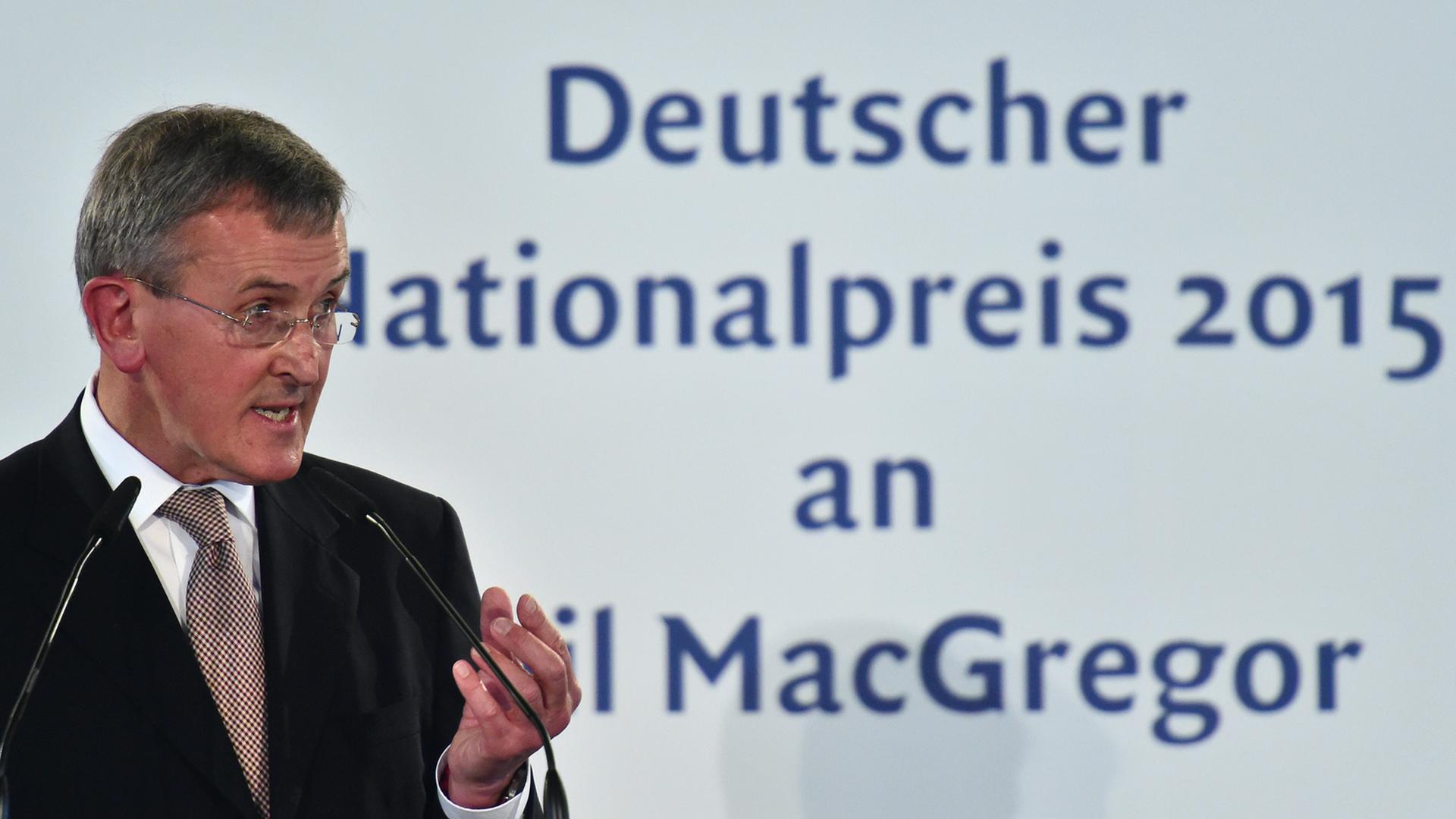 Neil MacGregor, Direktor des British Museum, ist mit dem Deutschen Nationalpreis ausgezeichnet worden. Neil MacGregor, Direktor des British Museum, ist mit dem Deutschen Nationalpreis ausgezeichnet worden.