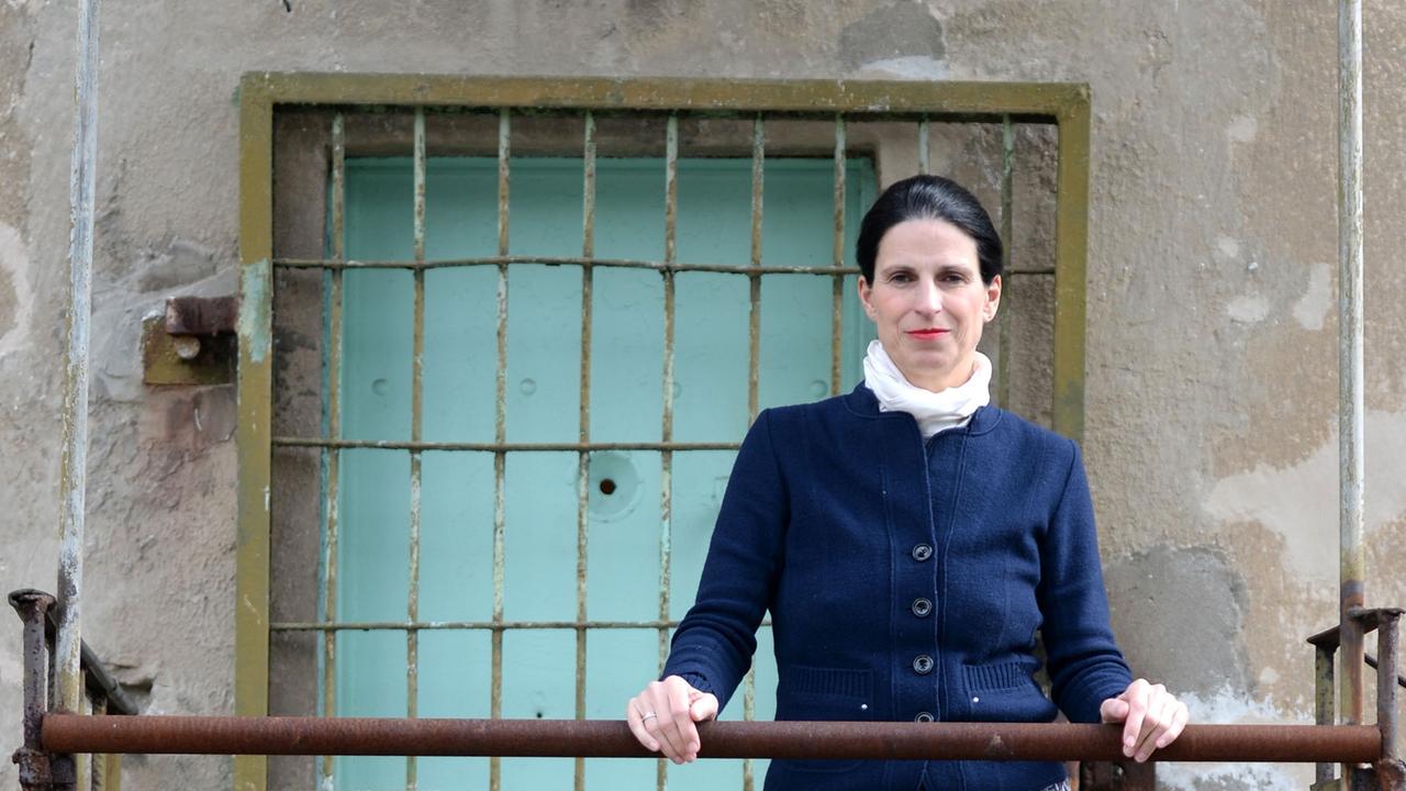 Ines Reich, Leiterin der Gedenkstätte des früheren KGB-Gefängnisses in der Leistikowstraße in Potsdam (Brandenburg), aufgenommen am 25.03.2014. Fünf Jahre nach Eröffnung unterstützt die Gedenk- und Begegnungsstätte Leistikowstraße Potsdam immer mehr Menschen bei Klärung des Schicksals von Angehörigen. Ines Reich, Leiterin der Gedenkstätte des früheren KGB-Gefängnisses in der Leistikowstraße in Potsdam (Brandenburg), aufgenommen am 25.03.2014. Fünf Jahre nach Eröffnung unterstützt die Gedenk- und Begegnungsstätte Leistikowstraße Potsdam immer mehr Menschen bei Klärung des Schicksals von Angehörigen.