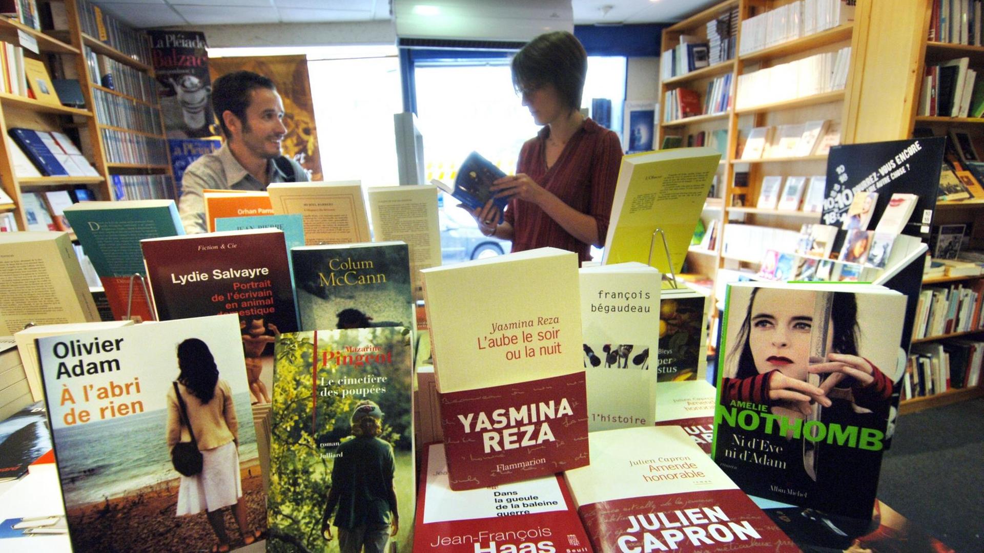 Hunderte Neuerscheinungen tauchen auf einen Schlag bei den französischen Buchhändlern auf. Hunderte Neuerscheinungen tauchen auf einen Schlag bei den französischen Buchhändlern auf.