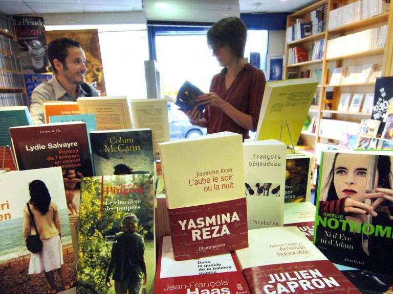 Hunderte Neuerscheinungen tauchen auf einen Schlag bei den französischen Buchhändlern auf.