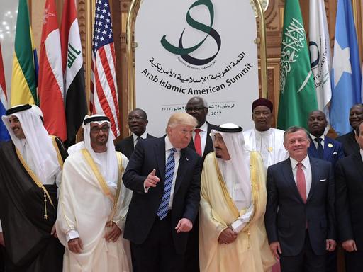 US-Präsident Donald Trump ruft beim Gipfeltreffen mit 55 Islamischen Staaten zum gemeinsamen Kampf gegen Terrorismus auf (21.5.2017).