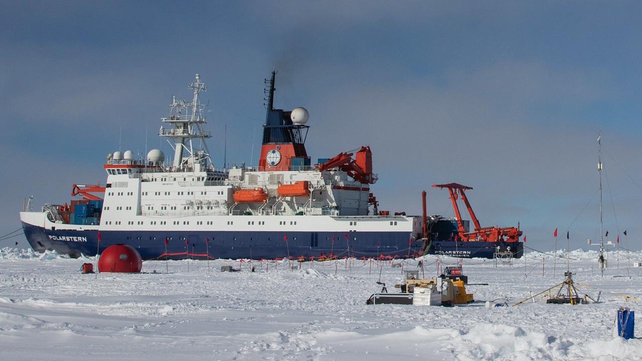 Das Foto zeigt das Forschungsschiff "Polarstern" bei einem Einsatz in der Antarktis 2017. Das Foto zeigt das Forschungsschiff "Polarstern" bei einem Einsatz in der Antarktis 2017.