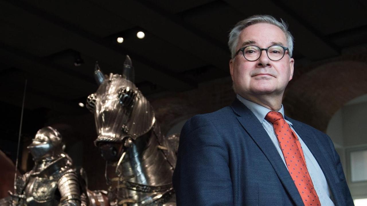 Schlossdirektor Dirk Syndram am 31.03.2017 in der Ausstellung "Auf dem Weg zur Kurfürstenmacht" im Residenzschloss in Dresden. Schlossdirektor Dirk Syndram am 31.03.2017 in der Ausstellung "Auf dem Weg zur Kurfürstenmacht" im Residenzschloss in Dresden.