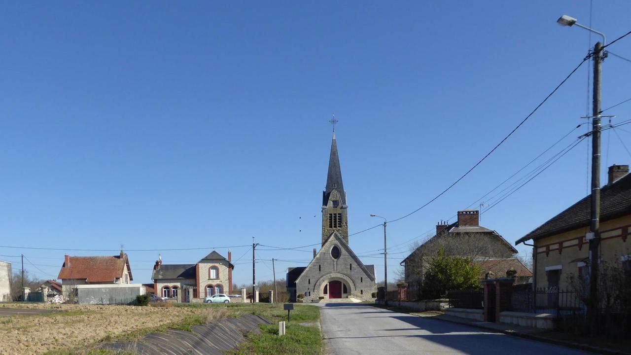 Das neue Craonne wurde nach dem Krieg 800 Meter entfernt neu aufgebaut. Das Dorf zählt nur noch 85 EinwohnerInnen. Das neue Craonne wurde nach dem Krieg 800 Meter entfernt neu aufgebaut. Das Dorf zählt nur noch 85 EinwohnerInnen.