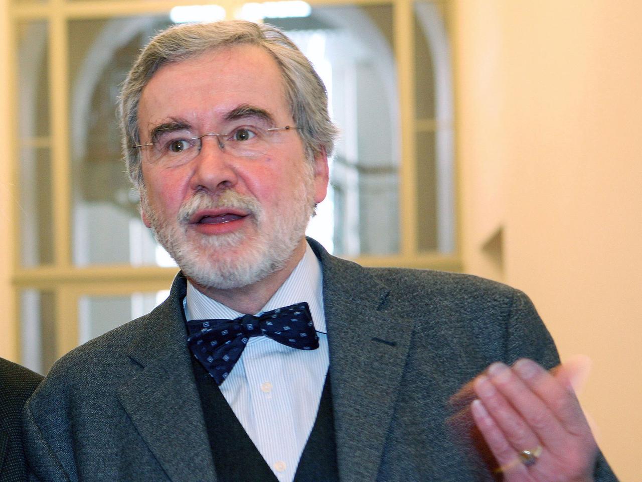 Bernhard R. Kroener Bernhard R. Kroener