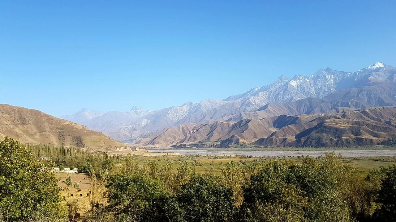 Blick auf die Ausläufer des Pamir im Rashttal im Osten Tadschikistans.