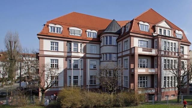 Das ehemalige Wilhelm-Wolff-Haus, auch bekannt als das "Rote Kloster" für die Leipziger Journalistik.