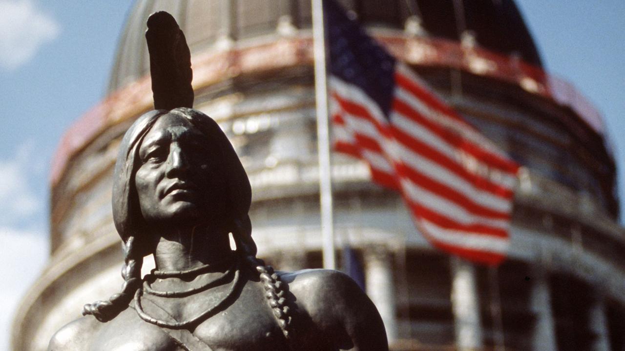 Statue des Indianerhäuptlings Chief Massoit vor dem State Capitol in Salt Lake City Statue des Indianerhäuptlings Chief Massoit vor dem State Capitol in Salt Lake City