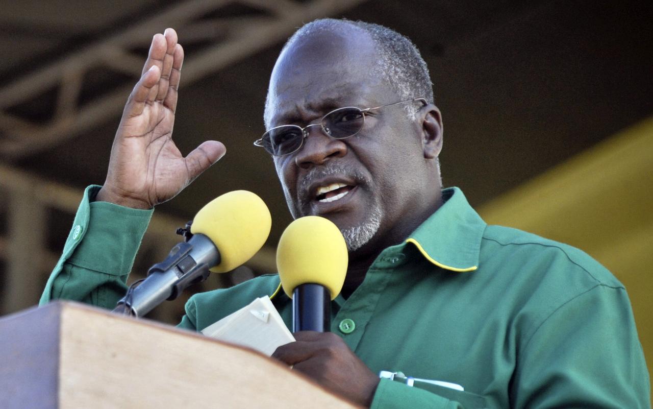 John Magufuli bei einer Rede in Daressalam John Magufuli bei einer Rede in Daressalam