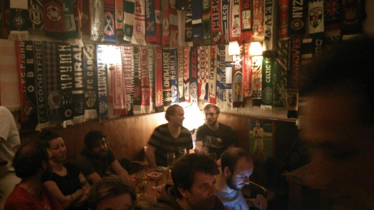 Innenraum der Berliner Fußballkneipe Panenka. Innenraum der Berliner Fußballkneipe Panenka.