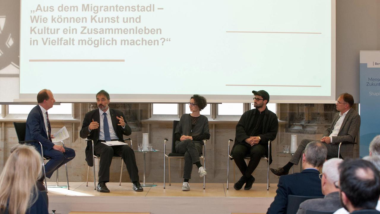 Leider liegt für dieses Bild keine Bildbeschreibung vor Leider liegt für dieses Bild keine Bildbeschreibung vor