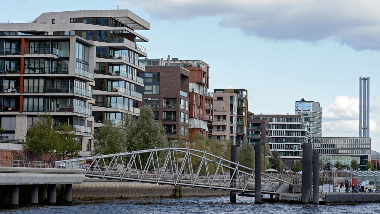 Blick auf Gebäude der Hamburger Hafencity entlang des Dalmannkais Blick auf Gebäude der Hamburger Hafencity entlang des Dalmannkais