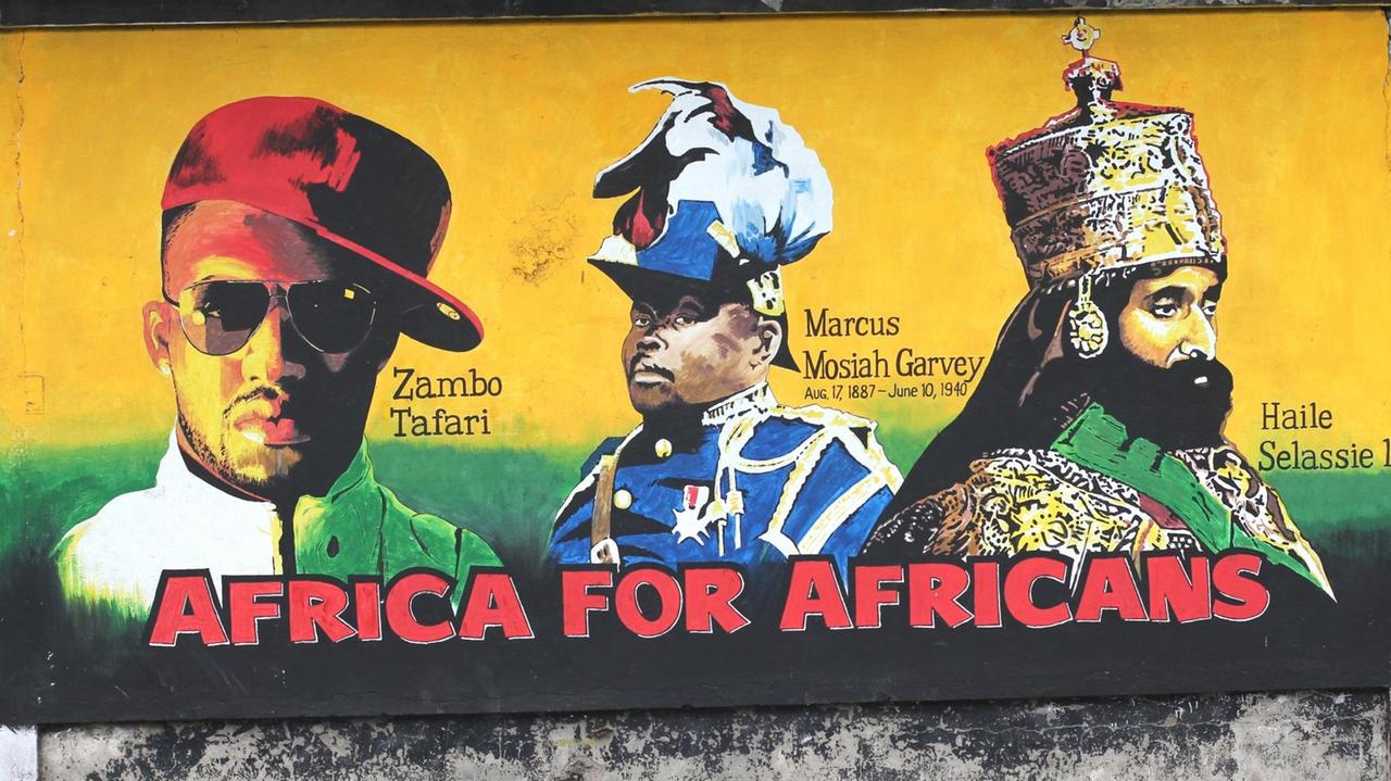 Musiker Zambo Tafari, Panafrikanist Marcus Garvey und Rastafari-Messias Haile Selassie auf einer Wandmalerei. Musiker Zambo Tafari, Panafrikanist Marcus Garvey und Rastafari-Messias Haile Selassie auf einer Wandmalerei.