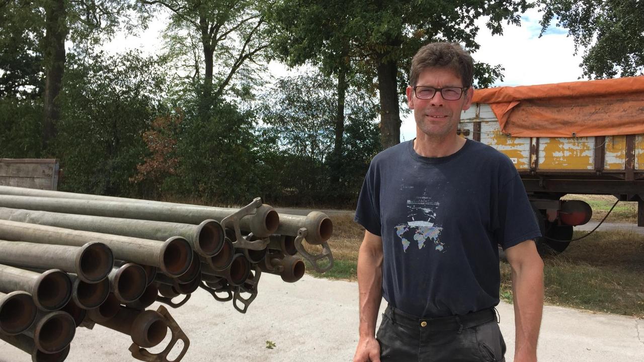 Bernhard von Bodelschwingh rettet einen Teil seiner Ernte durch künstliche Bewässerung. Bernhard von Bodelschwingh rettet einen Teil seiner Ernte durch künstliche Bewässerung.
