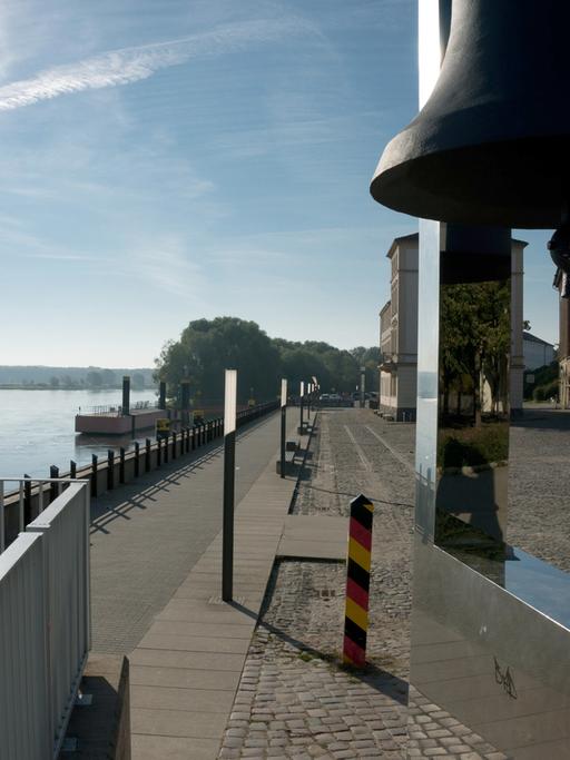 Die Friedensglocke auf der Oderpromenade in Frankfurt an der Oder.