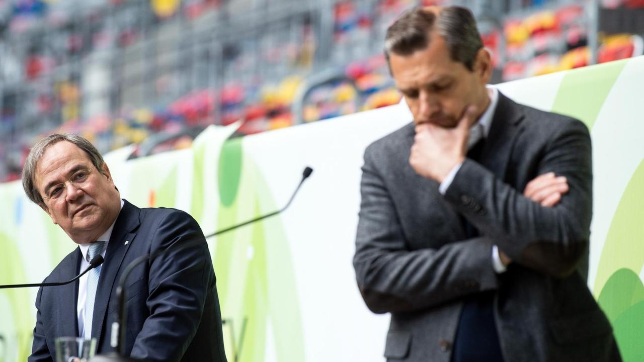 Armin Laschet, Ministerpräsident von Nordrhein-Westfalen, und Initiator Michael Mronz stehen bei einer Pressekonferenz an Rednerpulten. Armin Laschet, Ministerpräsident von Nordrhein-Westfalen, und Initiator Michael Mronz stehen bei einer Pressekonferenz an Rednerpulten.