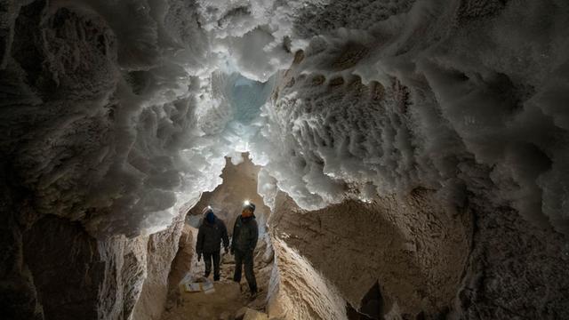 Höhle im Nordosten Grönlands
