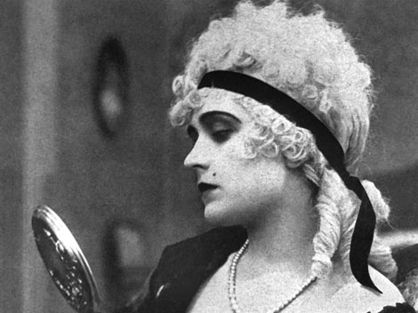 Die polnisch-amerikanische Schauspielerin Pola Negri in der Rolle der Madame Dubarry, 1919