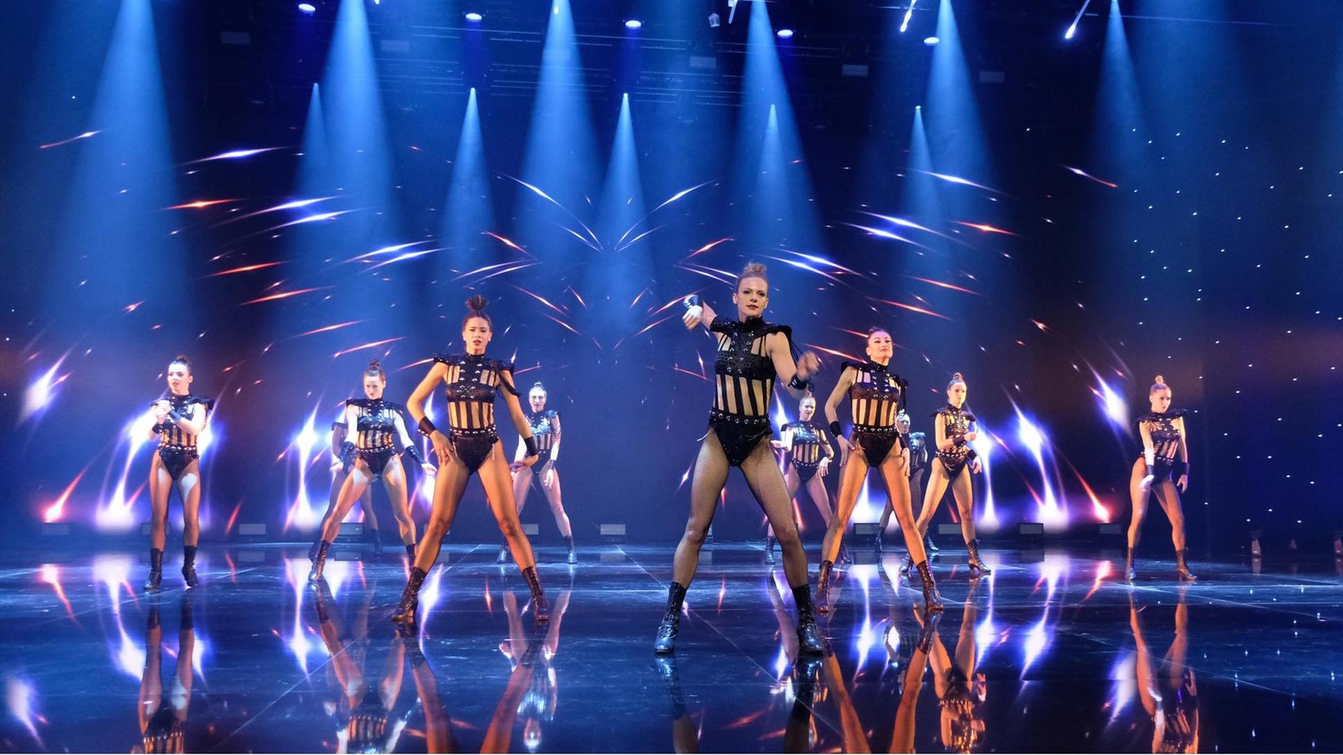 Tänzerinnen des Deutschen Fernsehballetts bei der Aufzeichnung der Show "Das Deutsche Fernsehballett - Die große Show zum Abschied". Tänzerinnen des Deutschen Fernsehballetts bei der Aufzeichnung der Show "Das Deutsche Fernsehballett - Die große Show zum Abschied".