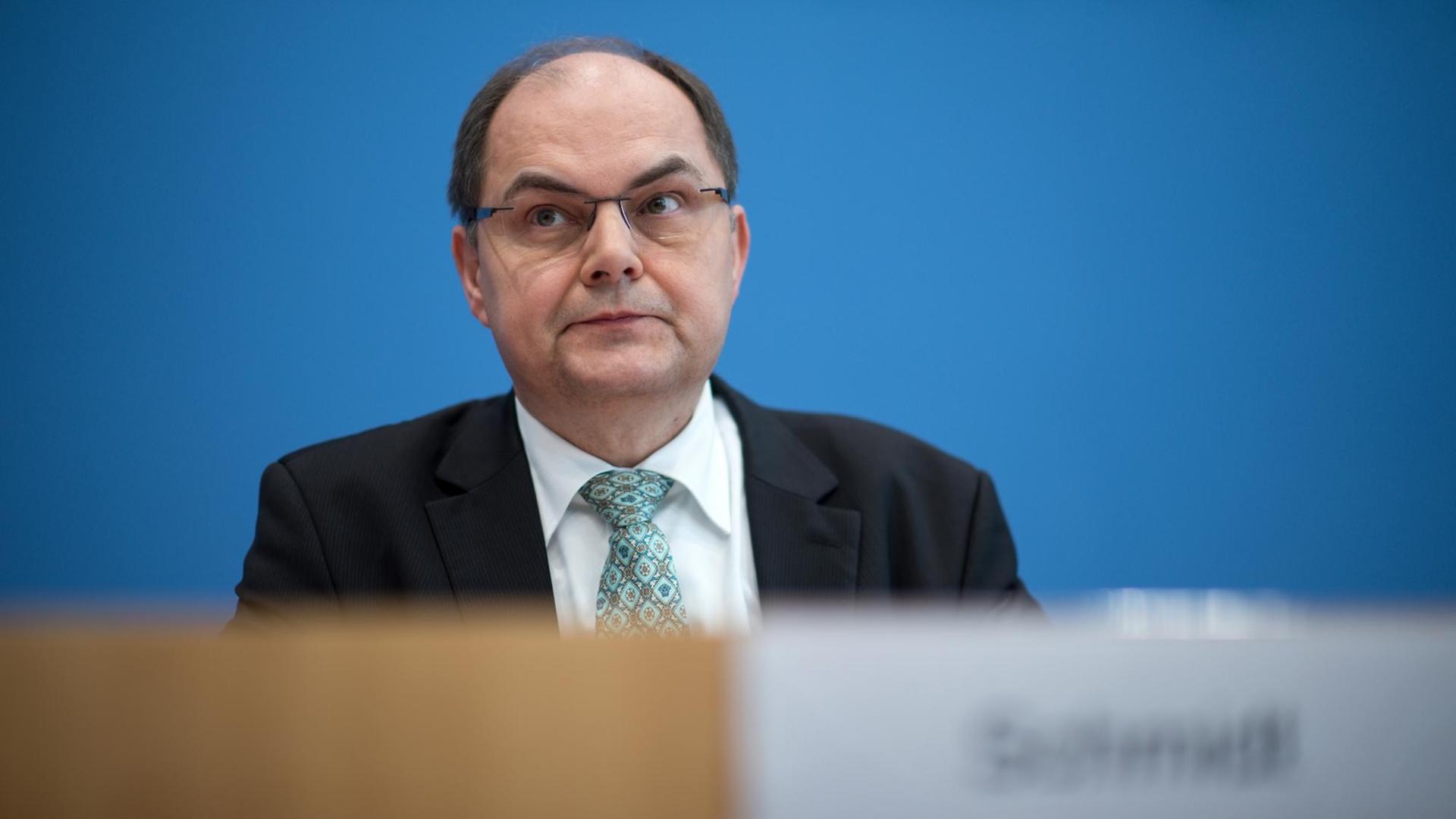 Bundeslandwirtschaftsminister Christian Schmidt von der CSU in der Bundespressekonferenz. Bundeslandwirtschaftsminister Christian Schmidt von der CSU in der Bundespressekonferenz.