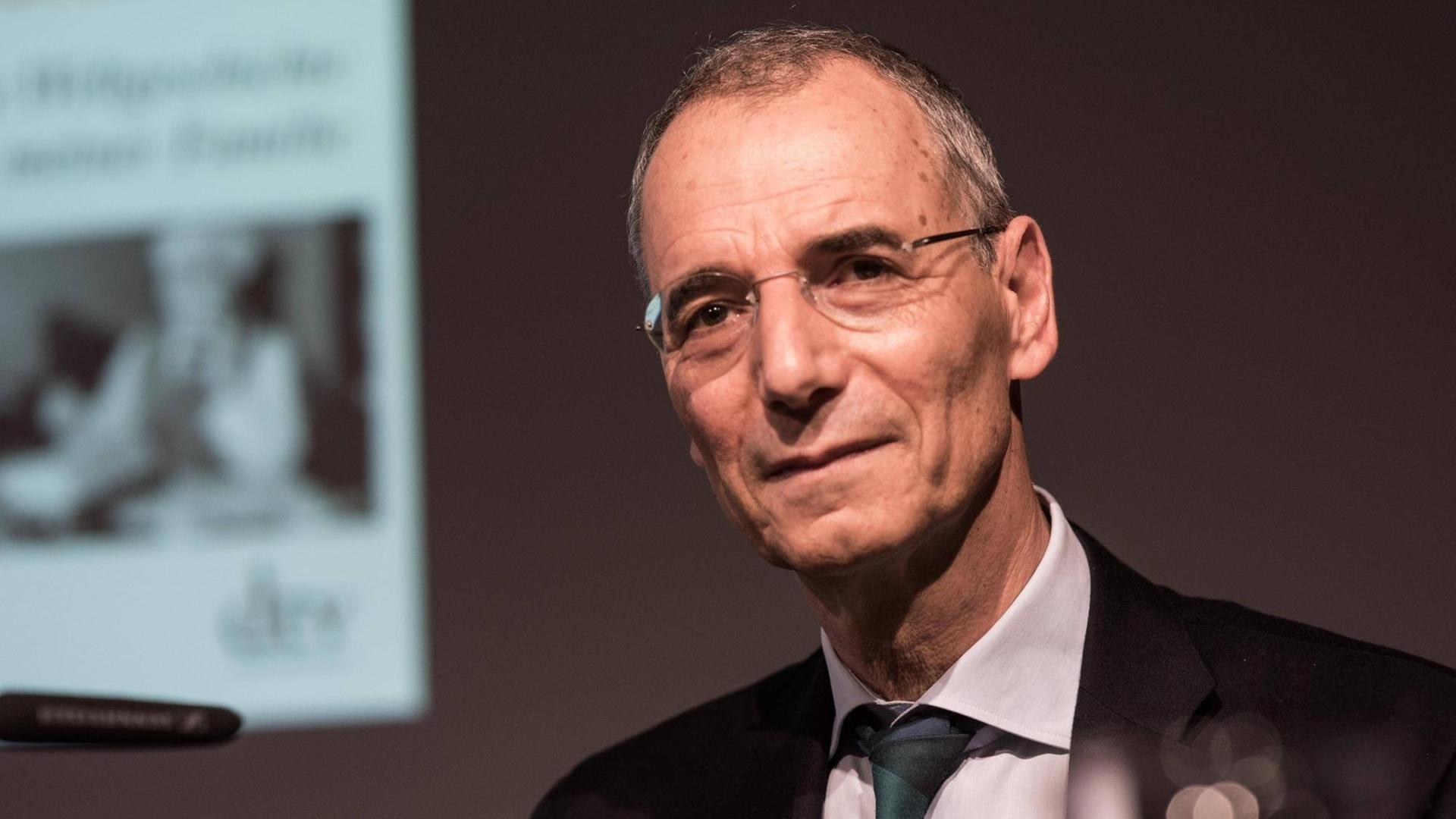 Der Historiker Michael Wolffsohn bei einer Lesung aus seinem Buch "Deutschjüdische Glückskinder" im Jüdischen Museum Berlin Der Historiker Michael Wolffsohn bei einer Lesung aus seinem Buch "Deutschjüdische Glückskinder" im Jüdischen Museum Berlin