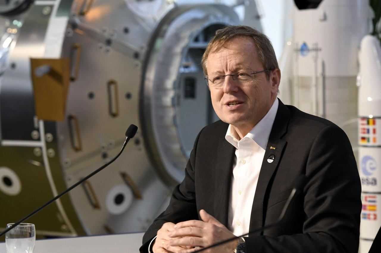 Das Foto zeigt den ESA-Chef Johann-Dietrich Wörner bei einer Pressekonferenz im Deutschen Zentrum für Luft und Raumfahrt im Dezember 2018. Das Foto zeigt den ESA-Chef Johann-Dietrich Wörner bei einer Pressekonferenz im Deutschen Zentrum für Luft und Raumfahrt im Dezember 2018.